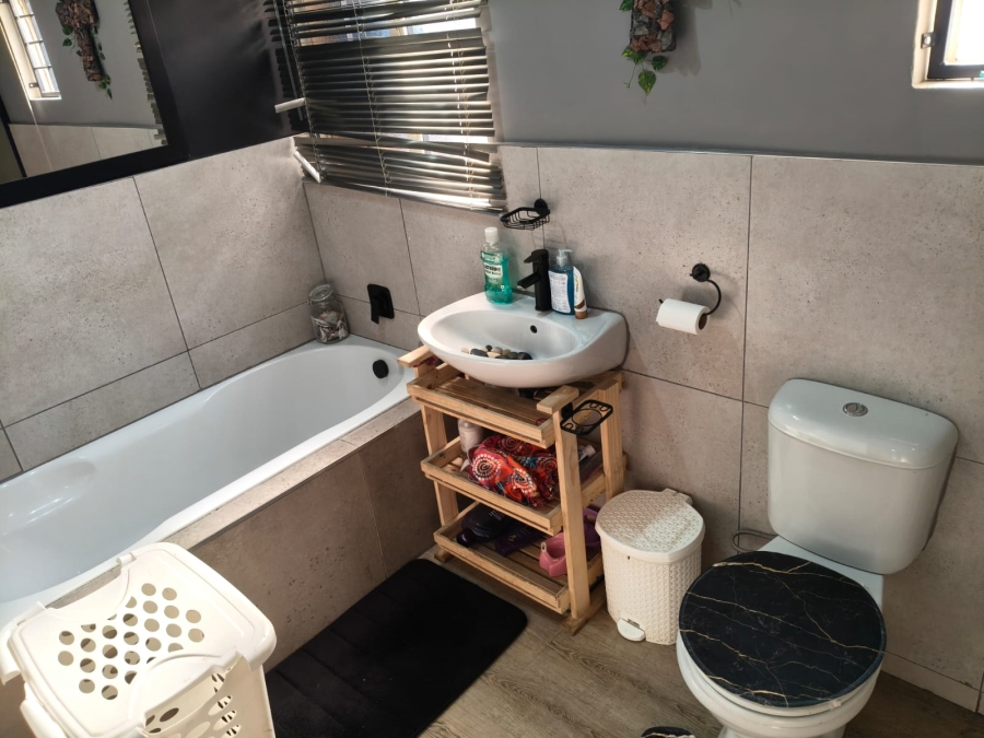 3 Bedroom Property for Sale in Safari Gardens North West